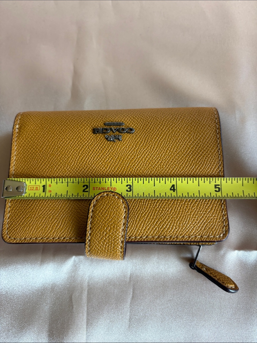 Coach NY Textured Leather Wallet With Snap Closure like new - Picture 7 of 8